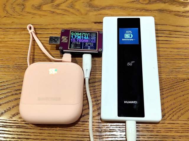 RAVPower自带线充电宝：圆润怡人设计，专为女性用户贴心而打造