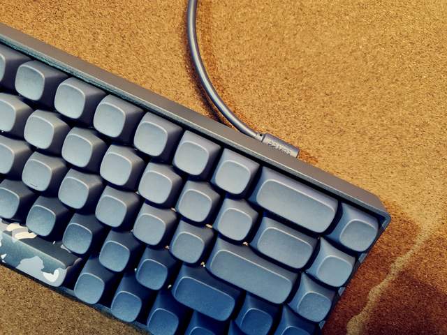 翘起来，更舒适——洛斐小翘三模机械键盘