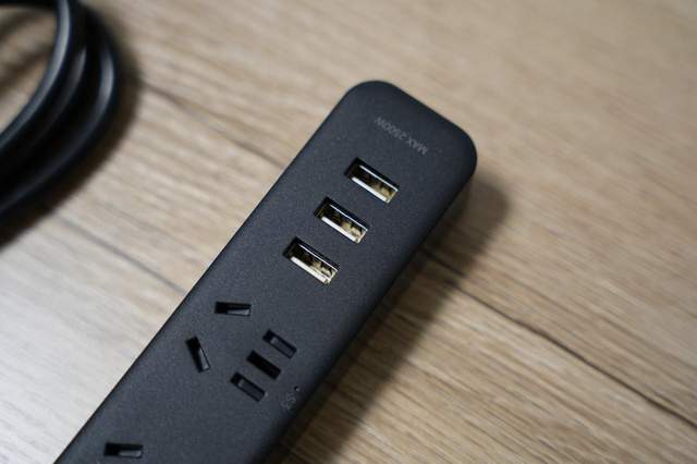 不仅能分孔位单独控制，还能远程开关电脑 这款智能插线板绝了