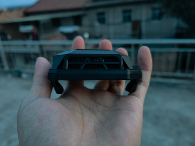 北通千机寒手机散热器，三种模式精智控温，游戏党必备