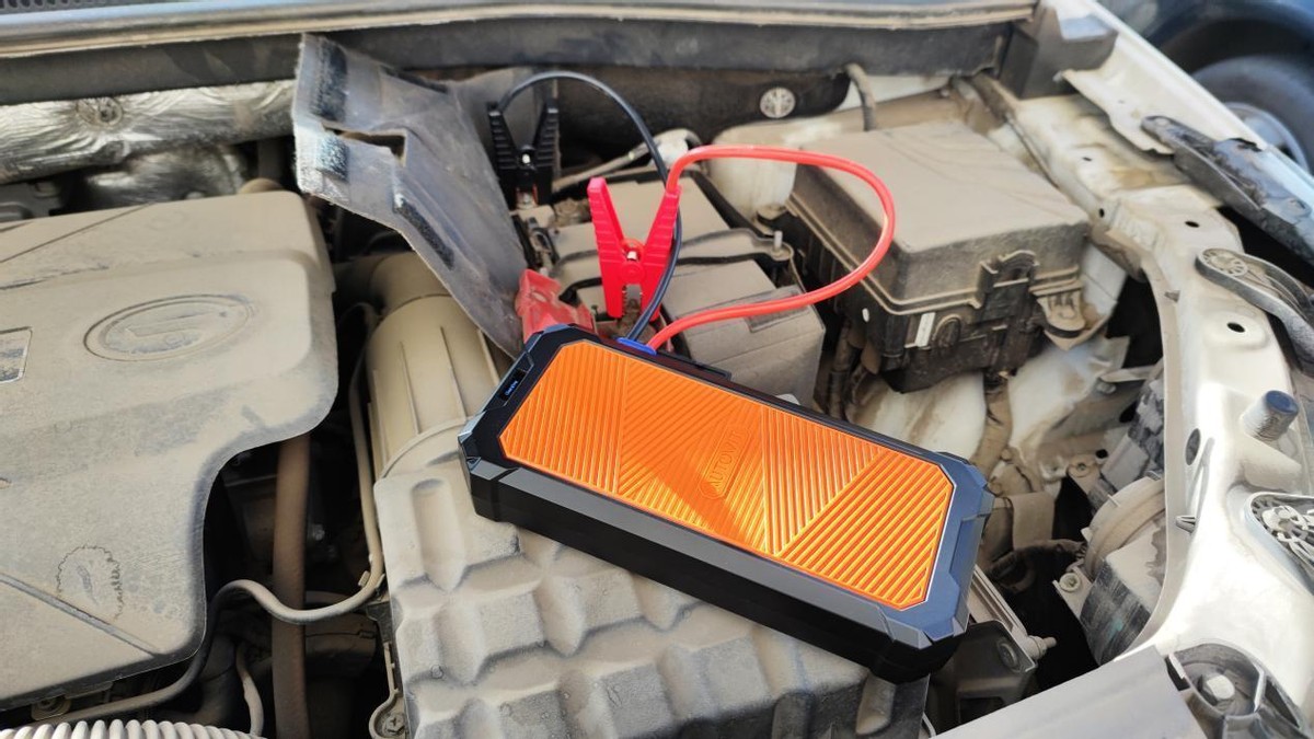 北方有车一族冬天必备的Autowit汽⻋应急电源