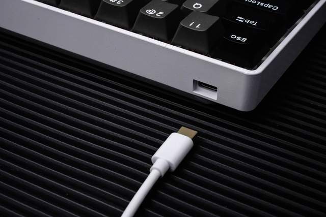 看着舒服，用着得劲，TT无线键鼠打造极简桌面好物