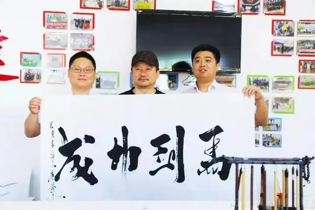 毛笔字写的好看能赚钱不