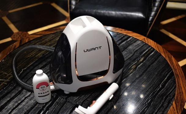 华为鸿蒙系统智能居家好产品，一刷即净的UWANT布艺清洁机