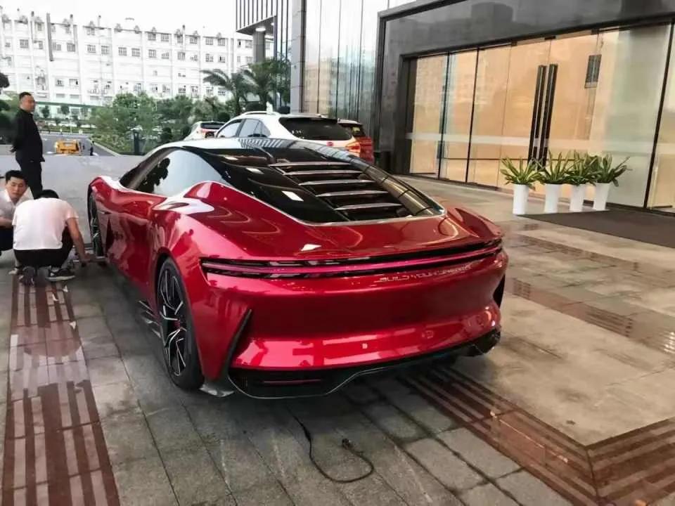 出征广州车展比亚迪纯电动跑车汉gt29秒破百鸥翼门超低的风阻系数