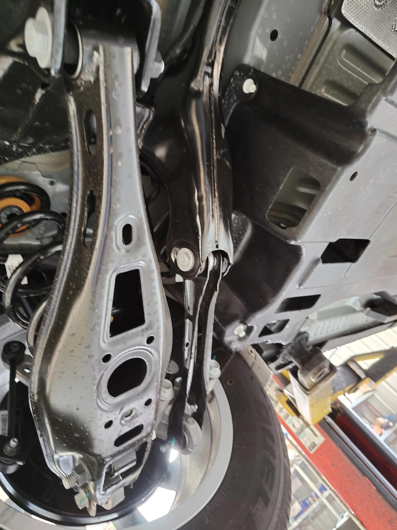 昂科威来一组昂科威的底盘图共各位看官点评