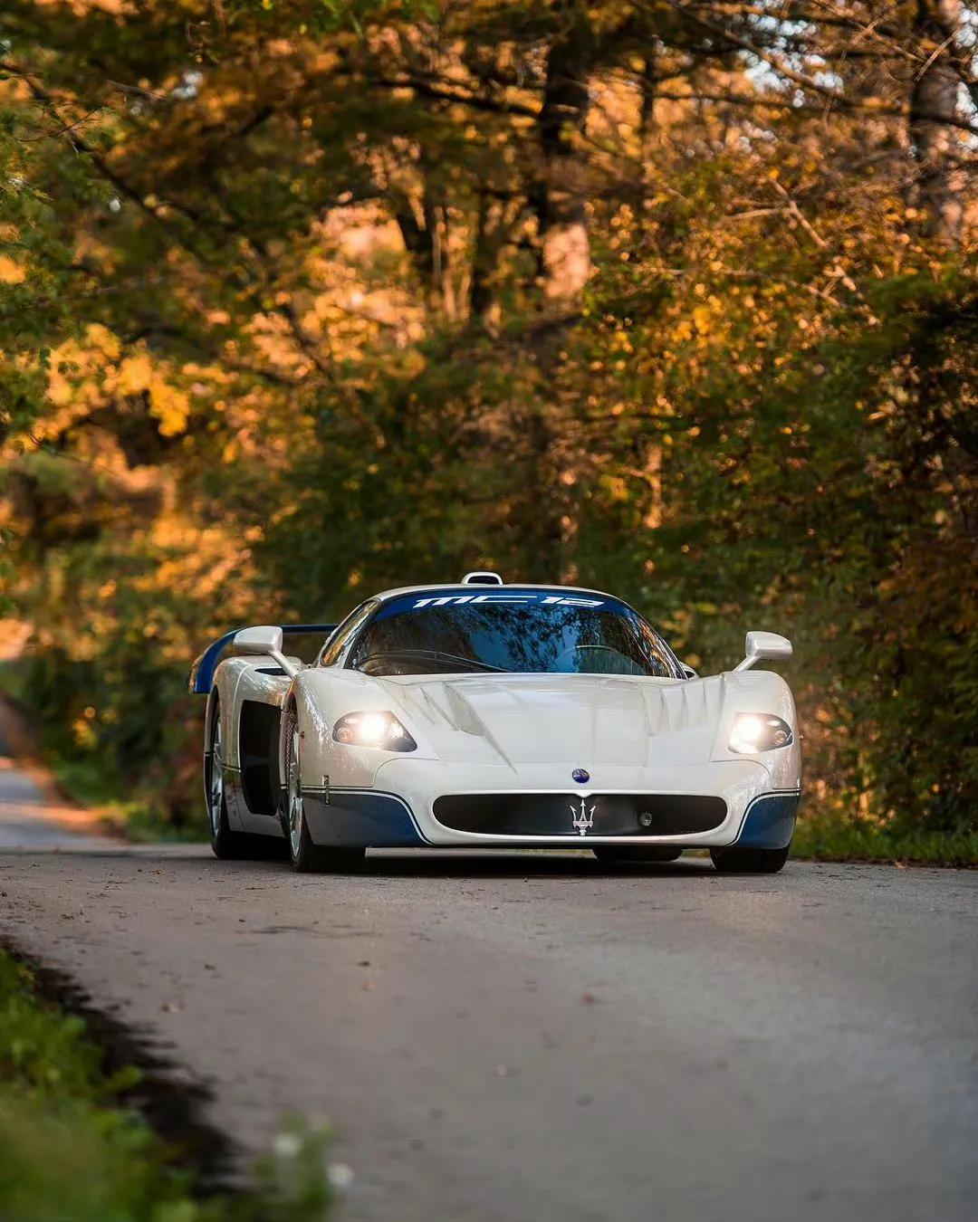 玛莎拉蒂mc12日照头条豪华车