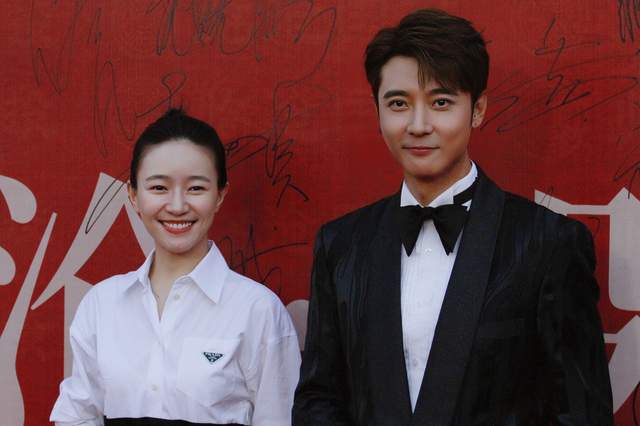 张丹峰出席第九届亚洲微电影艺术节 黑色西装造型尽显儒雅气质