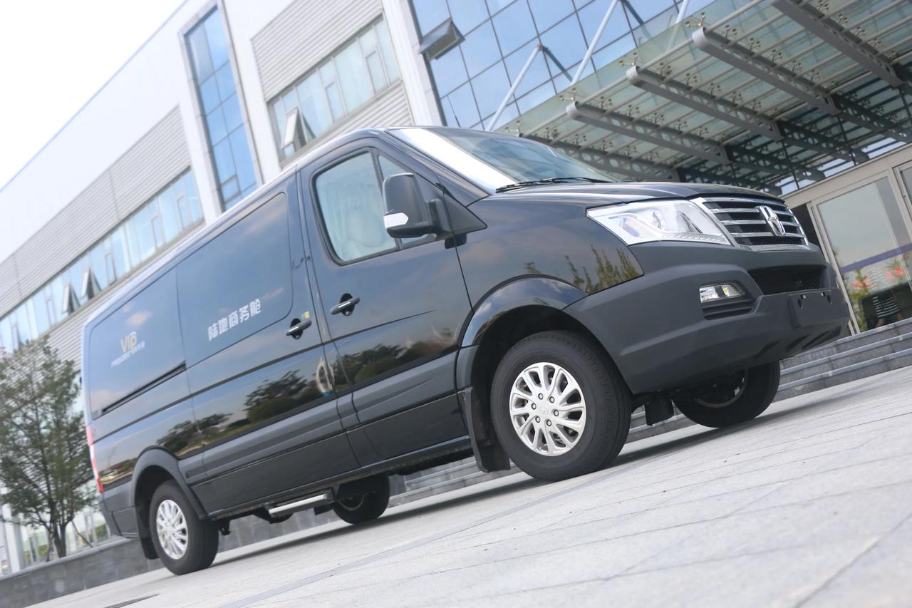 扬州亚星欧睿房车商用车系列的豪华商务车适合长途旅行中的在途休息也