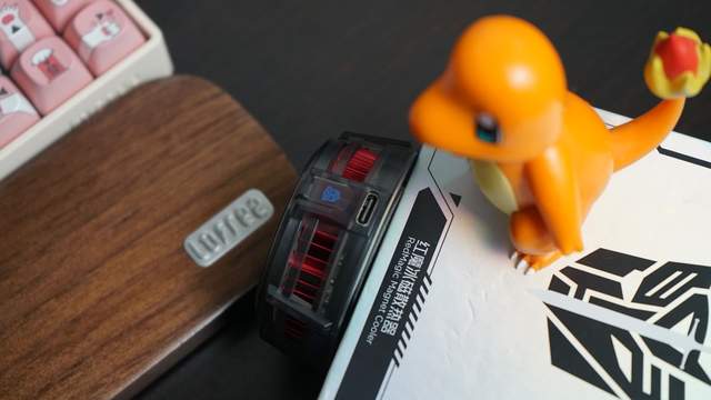 变形金刚x红魔联名版！红魔冰磁散热器来了