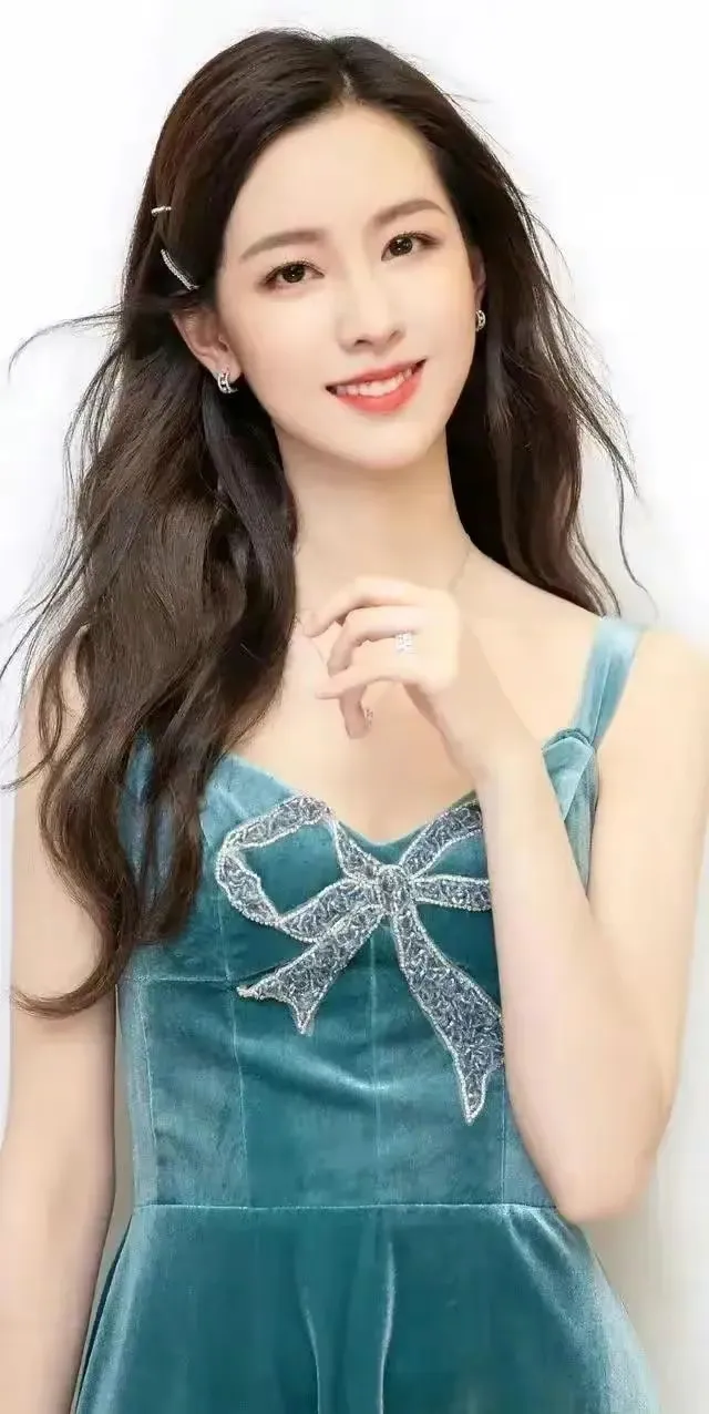 三秋红豆心头捂，四季玫瑰梦里燃