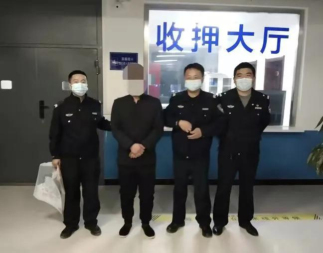 佳县一男子醉酒后在酒店大厅小便，被拘留5天