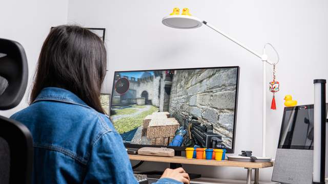 FPS游戏玩家新选择,能甩狙的雷柏V30W无线游戏鼠标