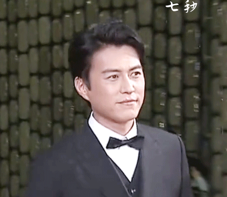 "无论在家庭还是事业上,靳东都是最大的人生赢家!