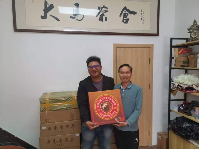 陈景冈《短歌行普洱颂》：茶海浩瀚，独钟云南