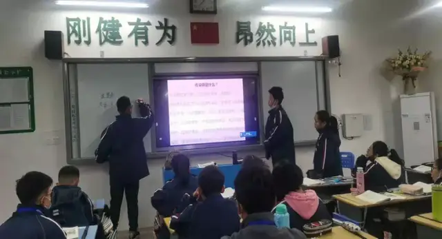 曾都区实验中学黄兴华：培养自主管理能力 激励学生自主成长黄兴华,班级管理模式