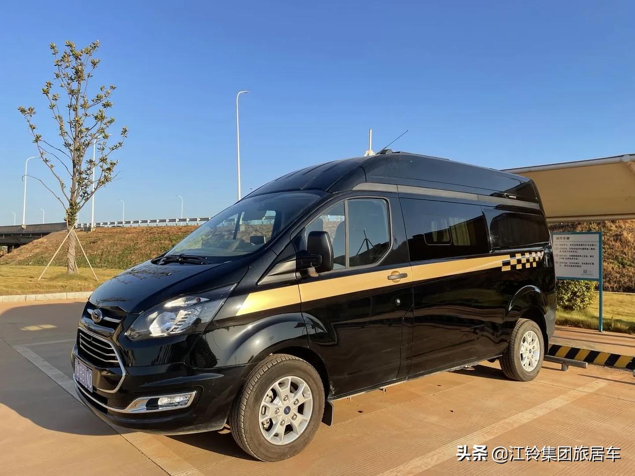 江铃原厂搭载生活区新能源系统的西部小野牛房车来啦