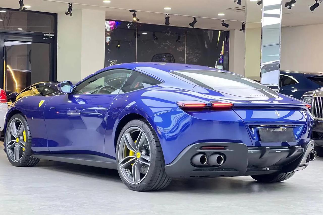 法拉利 roma 现车 蓝车蓝内外观:蓝色 内饰:蓝色选