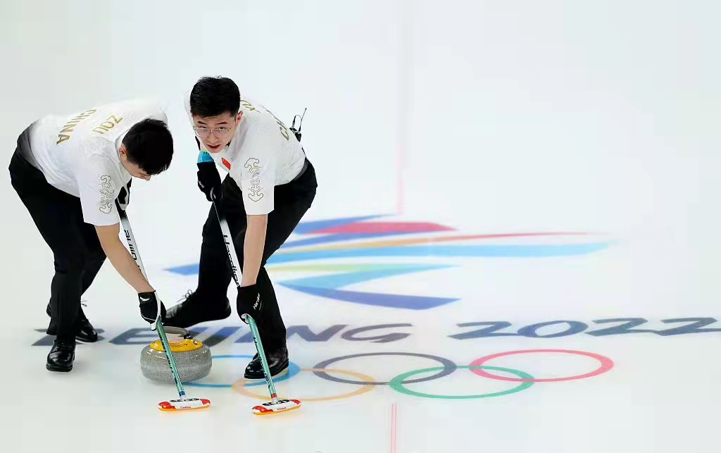 男子冰壶队8 6战胜挪威队 明日将是循环赛最后一场 刚刚 在北京冬奥会男子冰壶循环赛进入第十轮 中国男子冰壶队派出了一