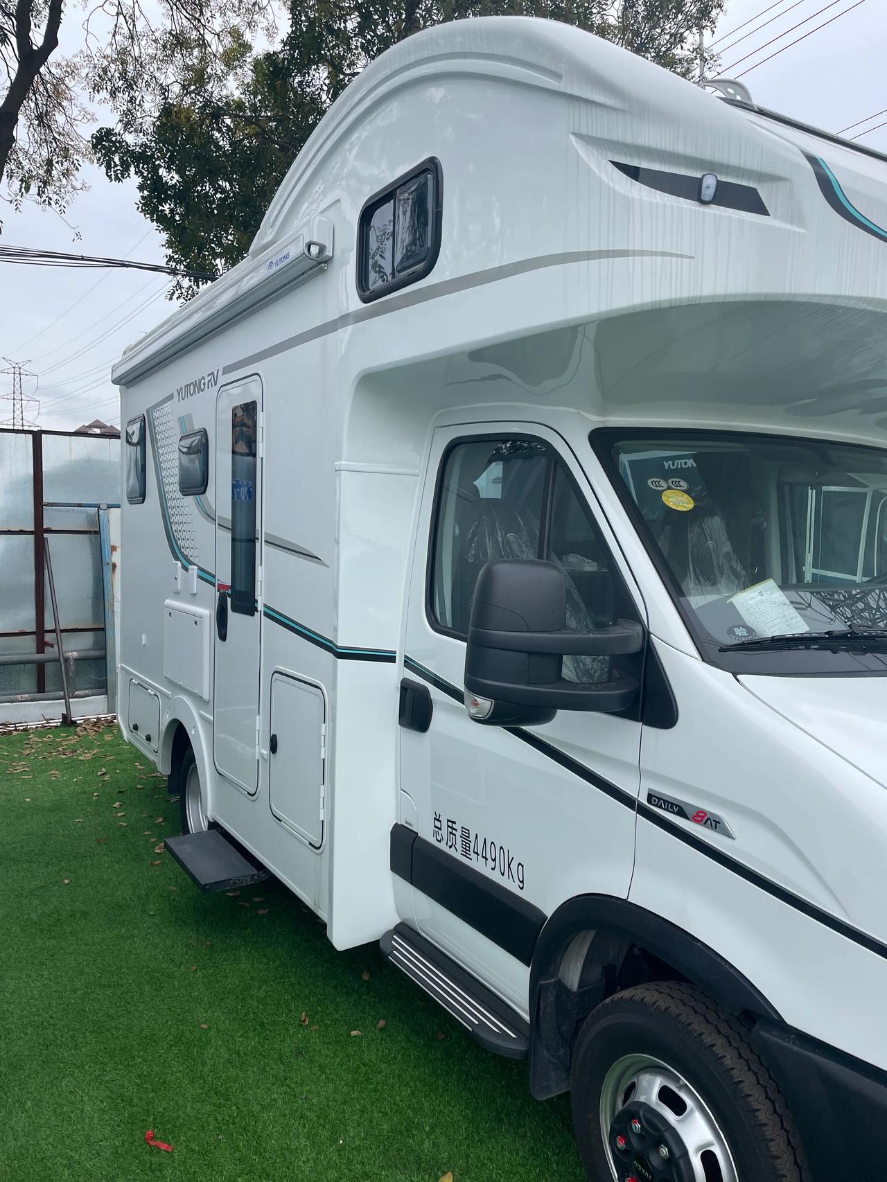 40万出头就能买到销冠车型宇通c530房车能满足一家5人出行拥有10度电