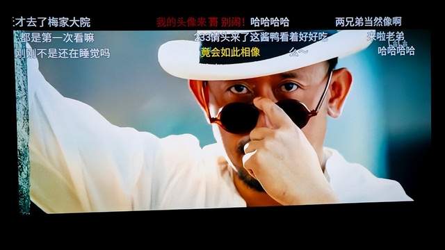 年轻人第一台4K投影仪，Vidda C1与峰米V10，谁能更胜一筹？