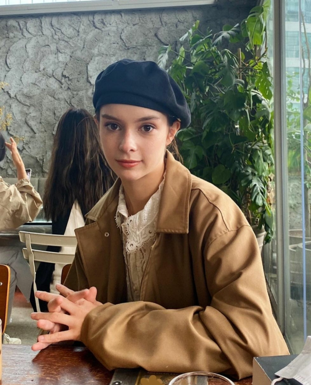 别以为她是「随便」凹造型，其实真的很会穿