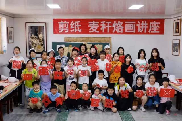 青少年书法绘画大赛暨“我要上中国书画春晚争当中国好学生”亲子游学实训开班仪式在宁河区苗庄镇举行