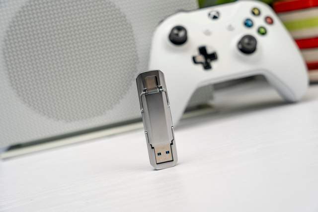 不拆机就能扩容？老款Xbox想要扩容竟如此简单