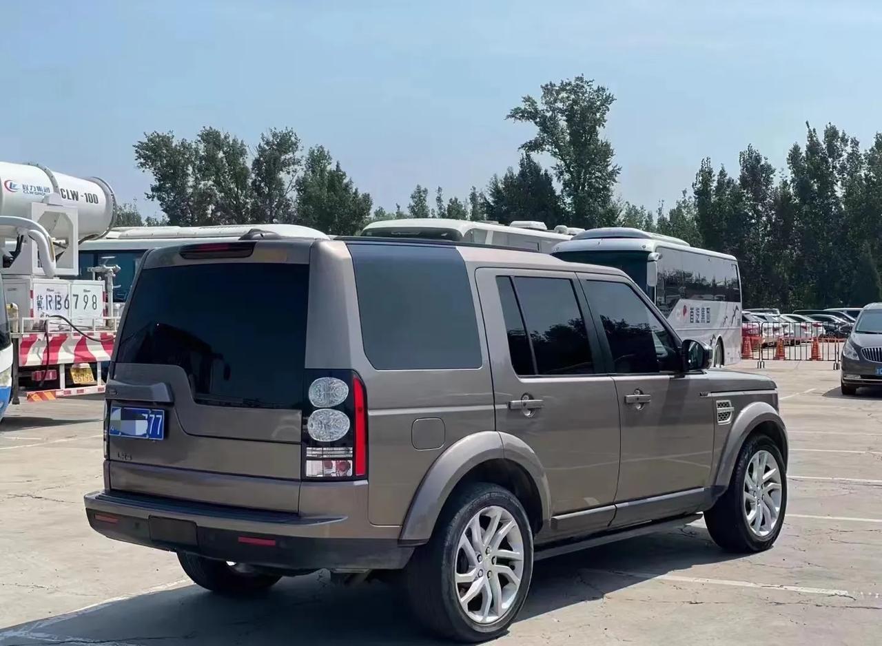 京牌背户15年12月路虎发现4实表5万多公里车况精品无事故全车原版手续