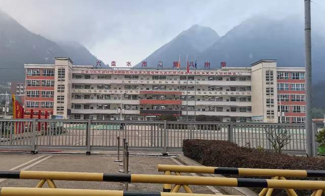水匠净水入驻六盘水市第八中学全面保障校园饮水安全