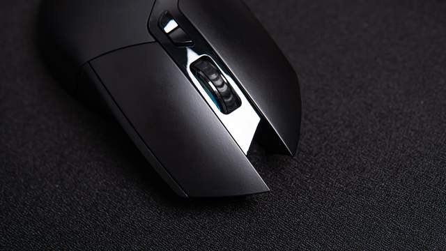 FPS游戏玩家新选择,能甩狙的雷柏V30W无线游戏鼠标