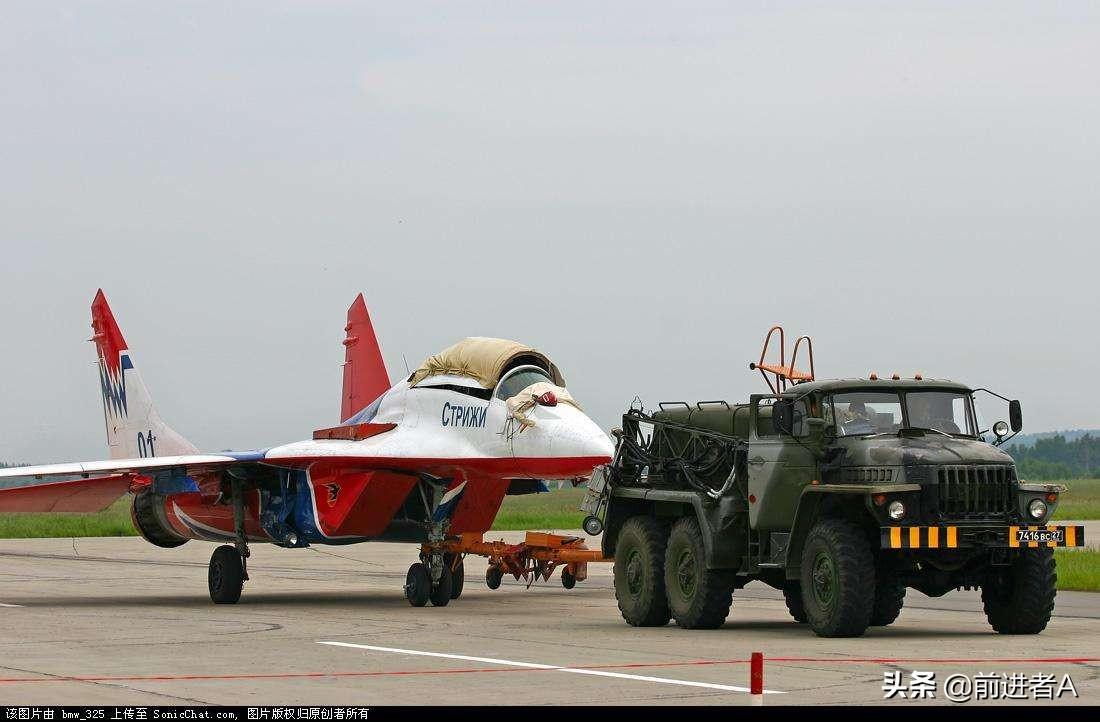 俄罗斯经典军车:乌拉尔375型军用卡车上世纪50年代,已经