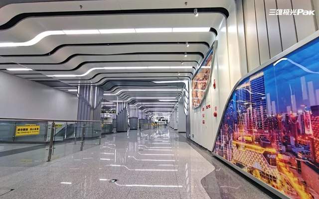 一站一景！三雄极光灯色撩人，美爆地铁圈