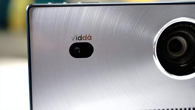 年轻人第一台4K投影仪，Vidda C1与峰米V10，谁能更胜一筹？