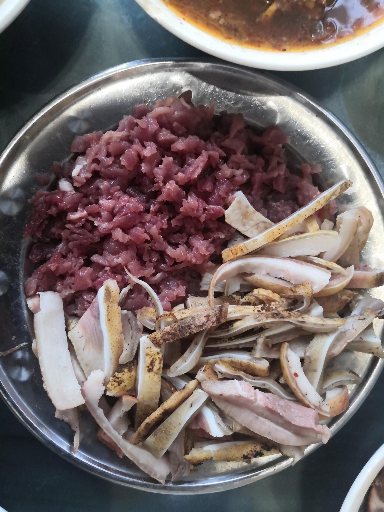 大理白族生肉又来大理吃生肉酸汤鱼