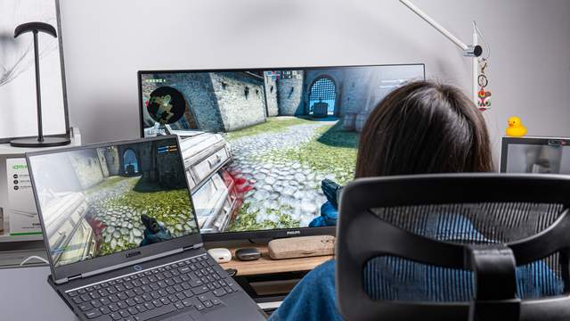 FPS游戏玩家新选择,能甩狙的雷柏V30W无线游戏鼠标