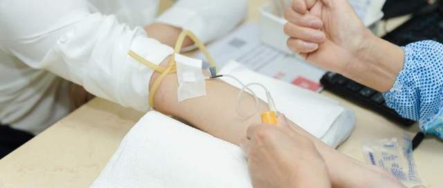 乳腺手术后，专家建议定期穿压力袖套