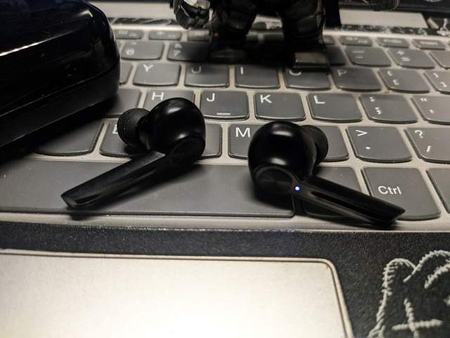 超大电池随心用，超低延迟畅快玩——英雄G1游戏TWS耳机