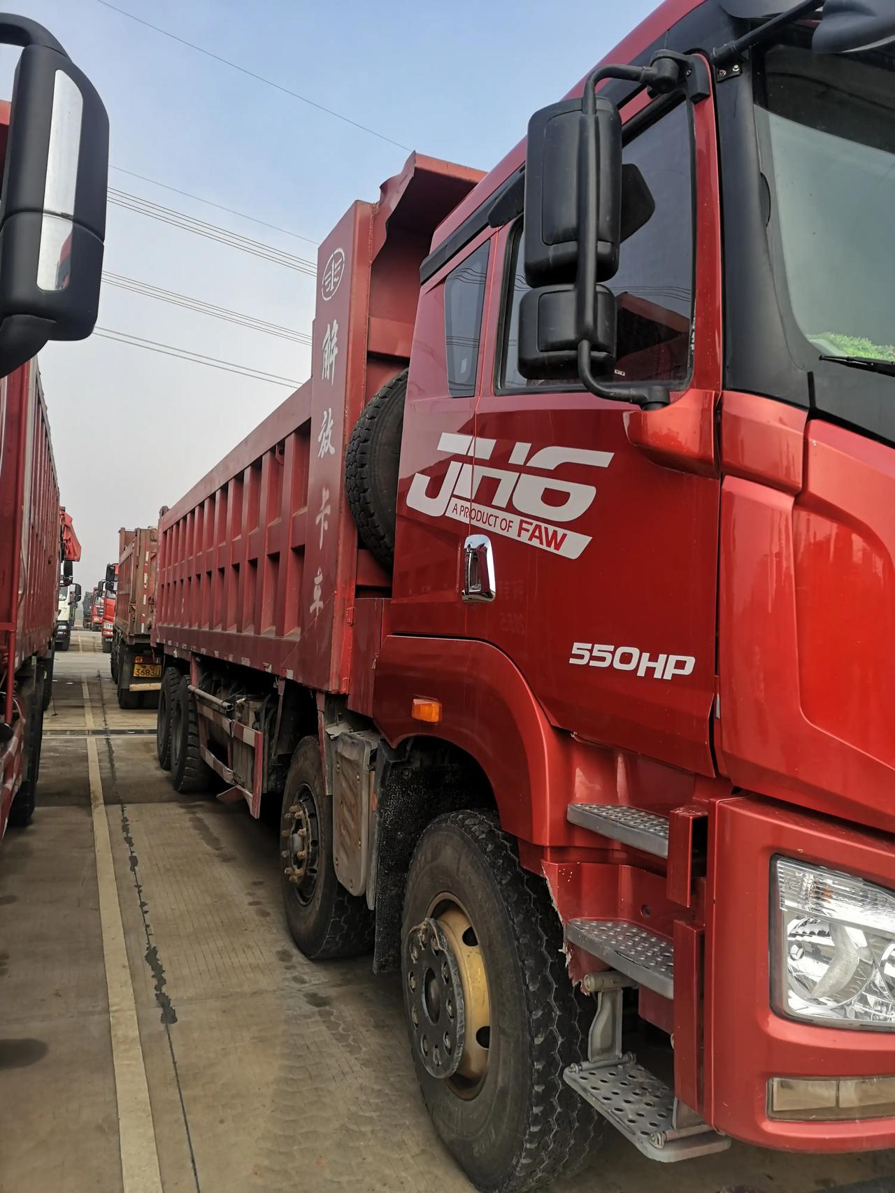 解放jh6前四后八自卸车550马力86米车箱二年车可提档