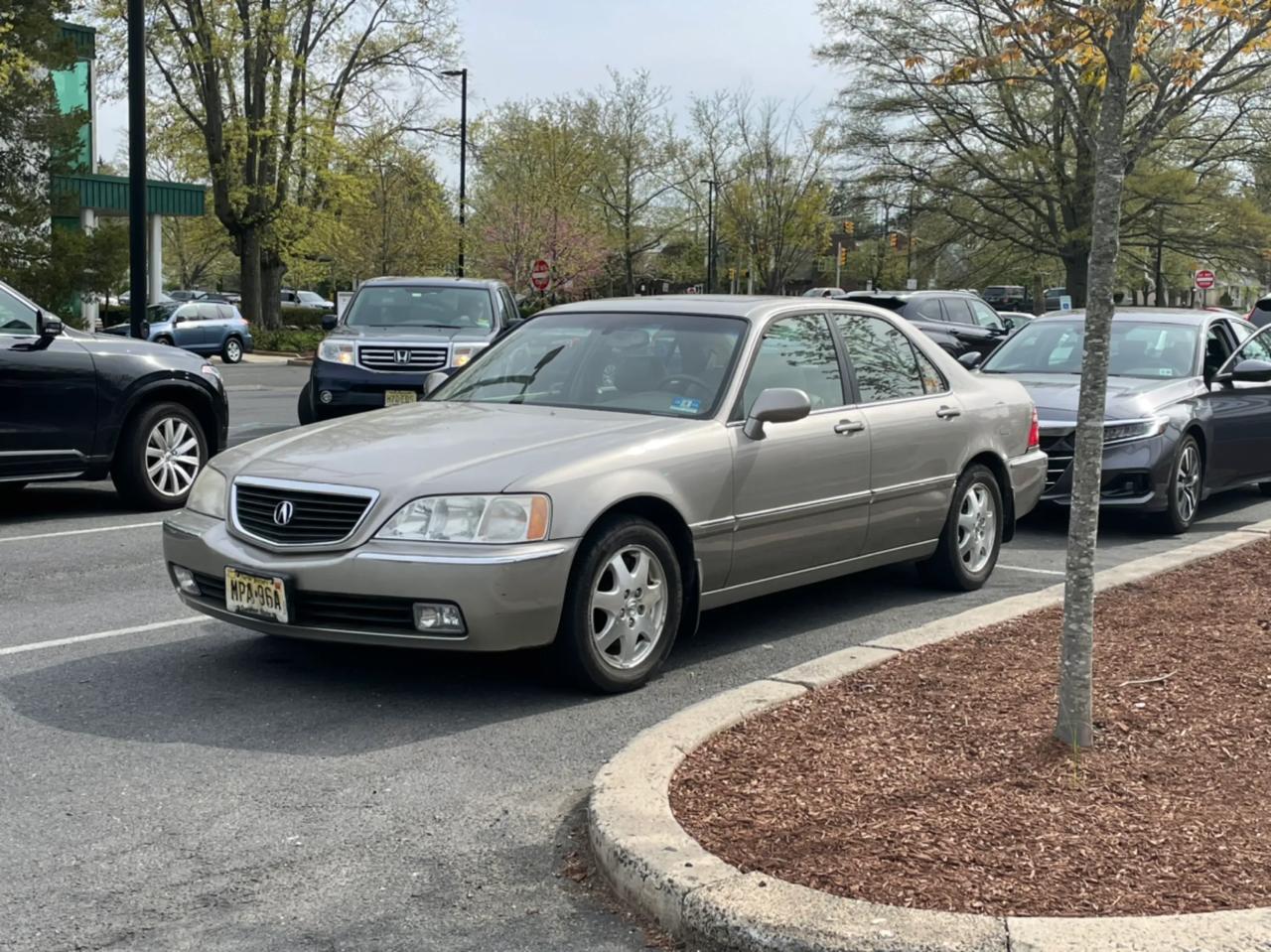 20年前的老讴歌还是真有高级感的 车长4996mm,轴距29