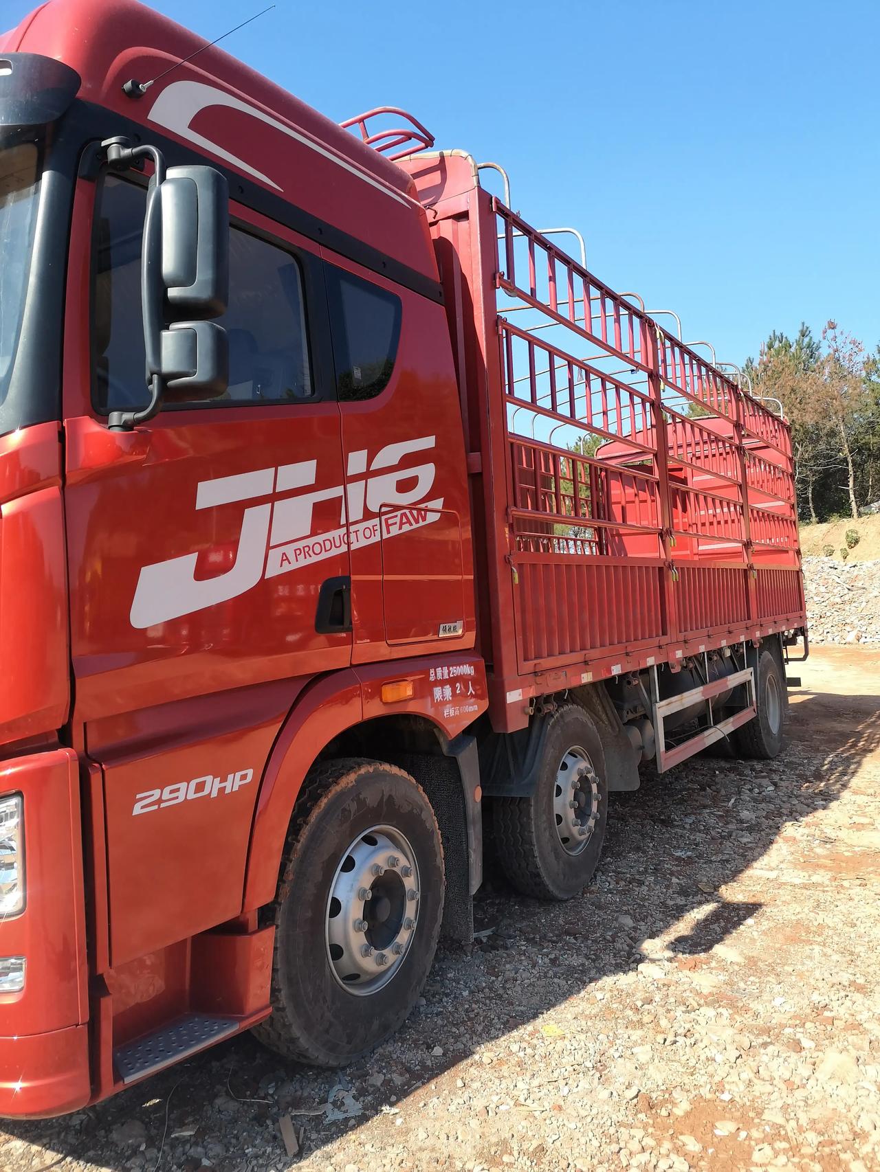 解放jh6前四后四,7.7米苍栏,290马力,国五,一年车