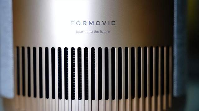 年轻人第一台4K投影仪，Vidda C1与峰米V10，谁能更胜一筹？