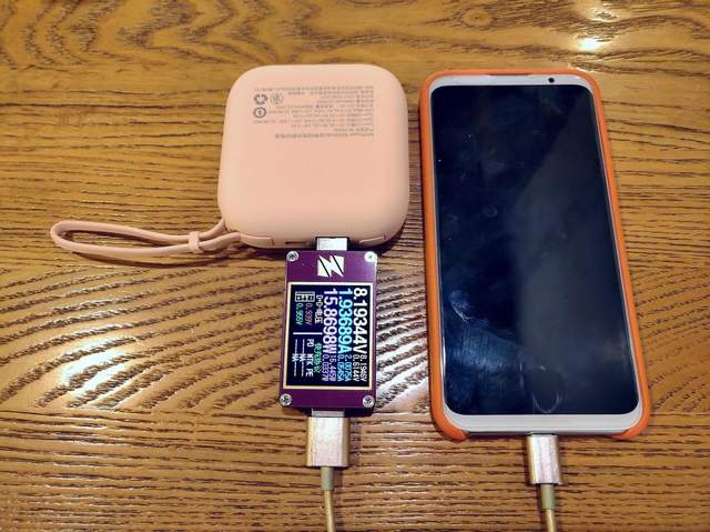 RAVPower自带线充电宝：圆润怡人设计，专为女性用户贴心而打造