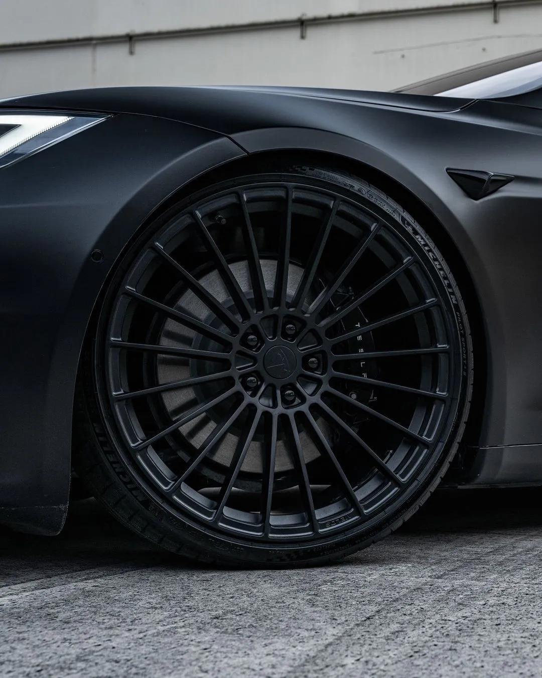 teslamodelsplaid电动黑武士改车吧特斯拉