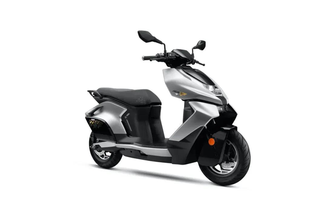 春风电动摩托车ae8,一辆科技感强大电摩,确有超前卫的感觉