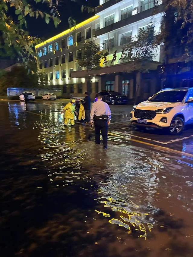 暴风雨后，延寿县公安局“警”急清理，确保道路交通安全