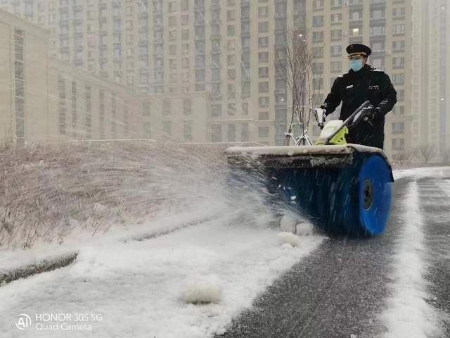 北国春城首场大雪 融创服务以雪为令及时清雪暖人心