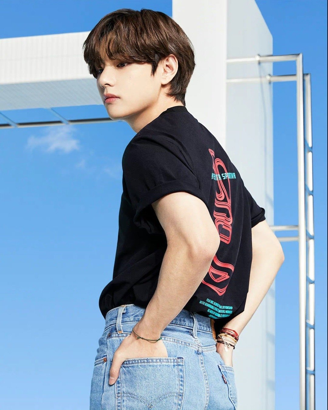 防弹少年团金泰亨获2022全球最帅面孔第一名