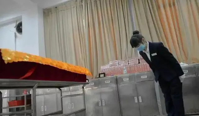 赚钱不辛苦的行业有银行吗