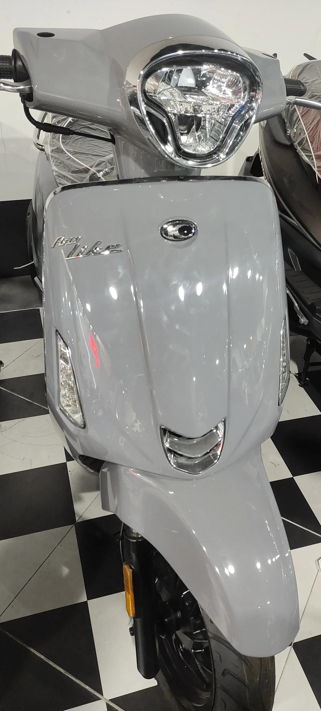 图一#光阳# 弯道情人150  图二#大阳# adv150  图三#三阳# fnx150